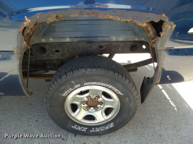 image for item EM9816 2001 GMC Sierra 1500 Ext. Cab pickup truck