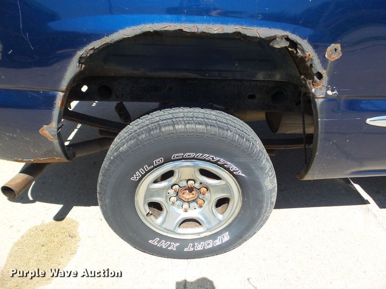 image for item EM9816 2001 GMC Sierra 1500 Ext. Cab pickup truck