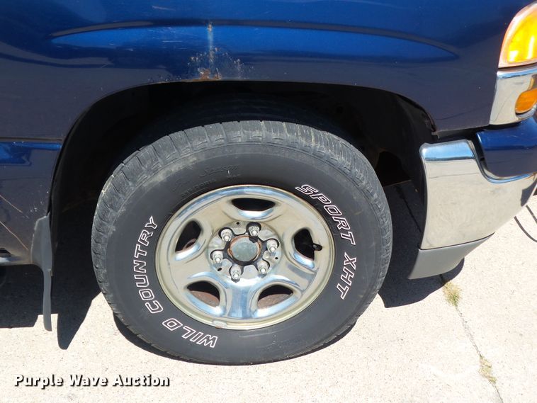 image for item EM9816 2001 GMC Sierra 1500 Ext. Cab pickup truck