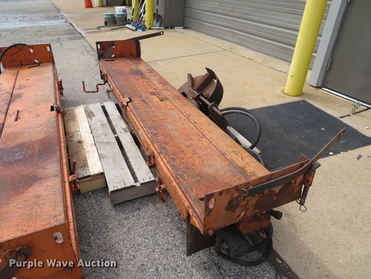 image for item EV9732 (2) end gate spreaders