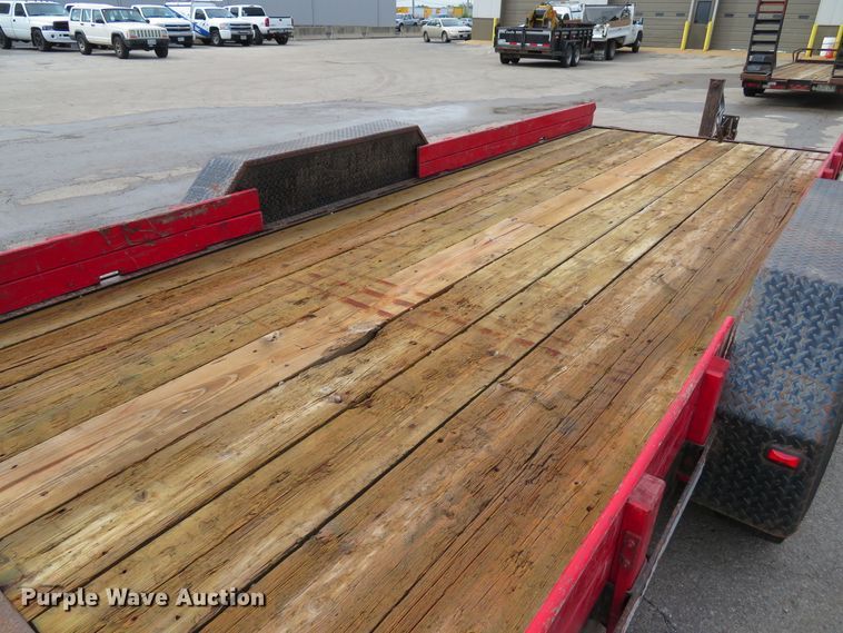 image for item EV9736 1999 Corn Pro UT-18H equipment trailer