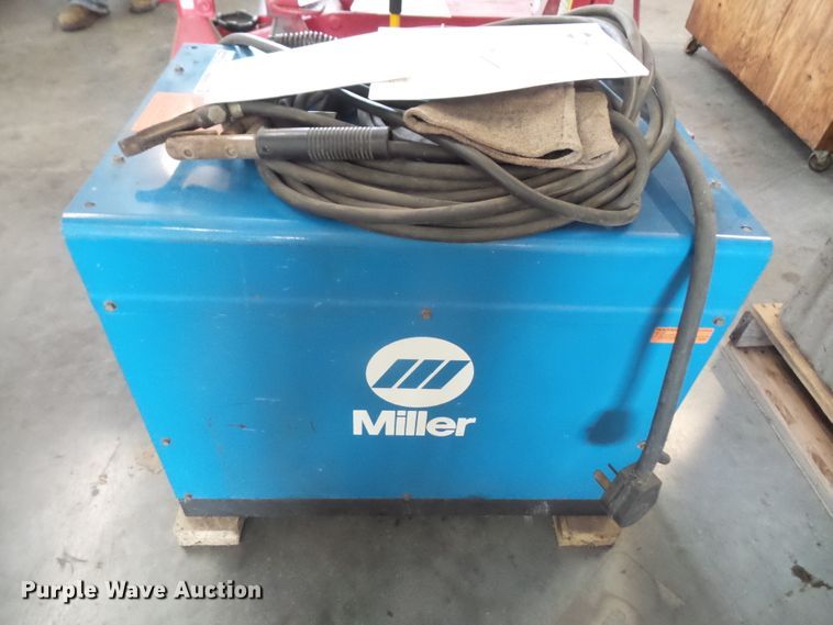 image for item FB9252 Miller Dialarc 250 AC/DC welder