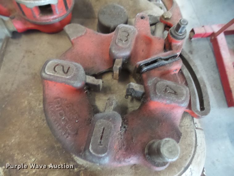 image for item FB9254 Ridgid 802 pipe threader