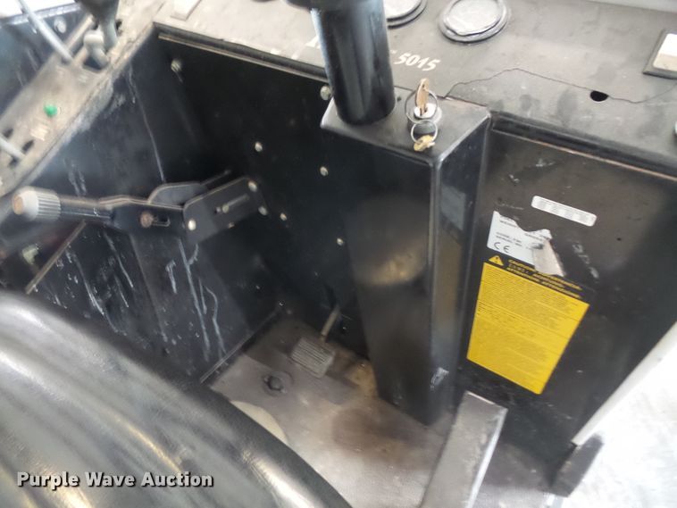 image for item FB9259 Advance Hydrocat 5015 floor scrubber