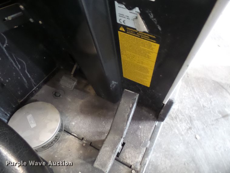 image for item FB9259 Advance Hydrocat 5015 floor scrubber