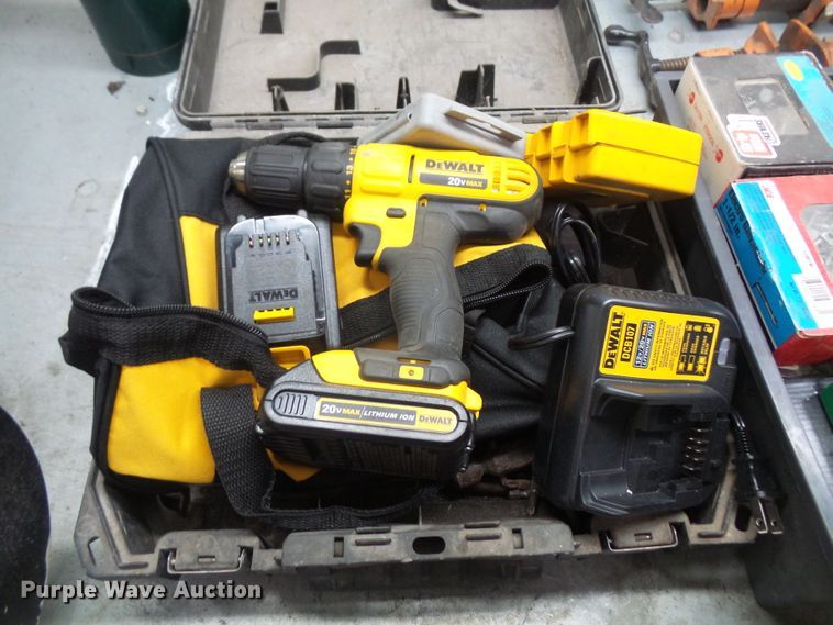 image for item FB9267 Work bench with tools