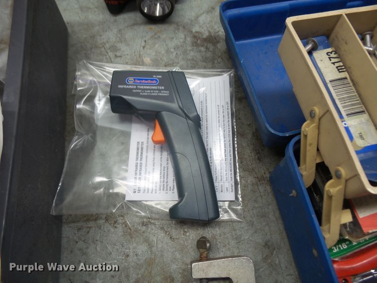 image for item FB9267 Work bench with tools