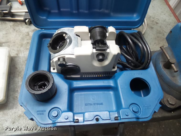 image for item FB9267 Work bench with tools