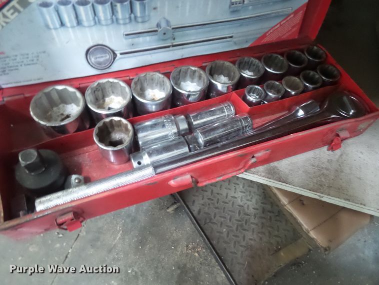 image for item FB9267 Work bench with tools