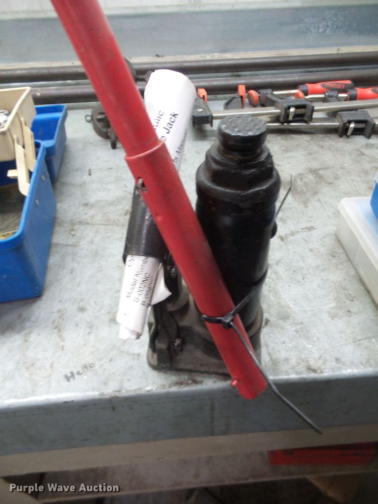 image for item FB9267 Work bench with tools