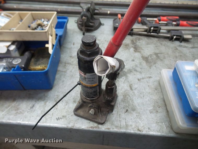 image for item FB9267 Work bench with tools