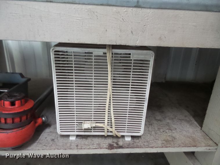 image for item FB9267 Work bench with tools