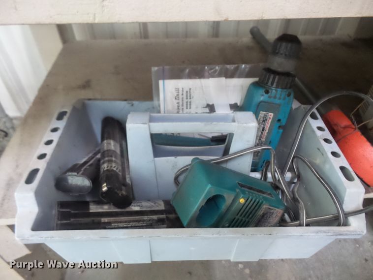 image for item FB9267 Work bench with tools