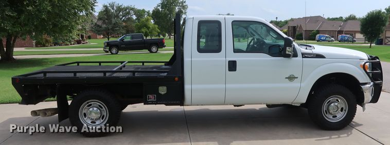 image for item FE9748 2011 Ford F250 Super Duty XL SuperCab flatbed pickup truck