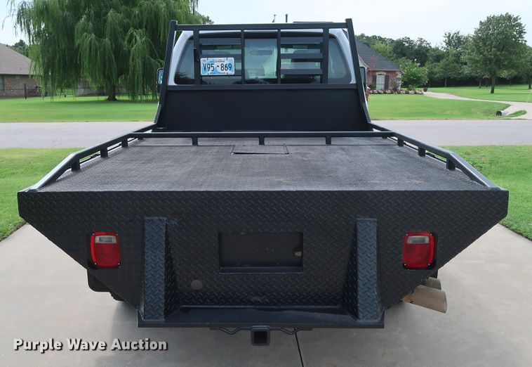 image for item FE9748 2011 Ford F250 Super Duty XL SuperCab flatbed pickup truck