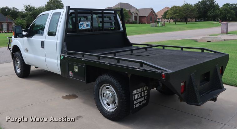 image for item FE9748 2011 Ford F250 Super Duty XL SuperCab flatbed pickup truck