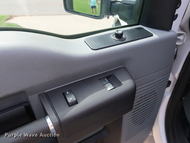 image for item FE9748 2011 Ford F250 Super Duty XL SuperCab flatbed pickup truck