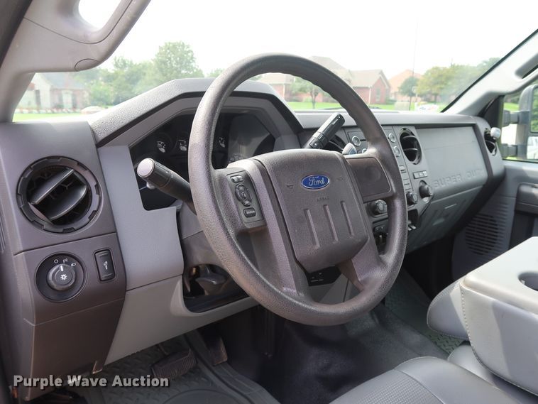 image for item FE9748 2011 Ford F250 Super Duty XL SuperCab flatbed pickup truck