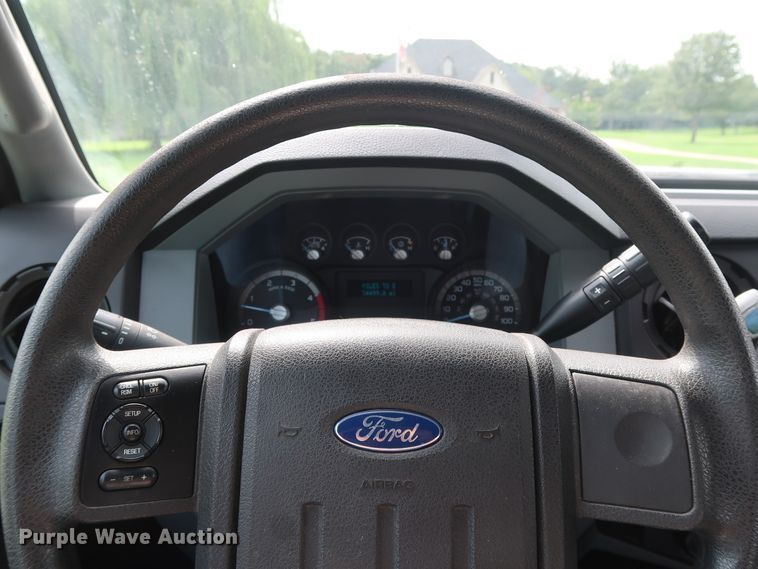 image for item FE9748 2011 Ford F250 Super Duty XL SuperCab flatbed pickup truck