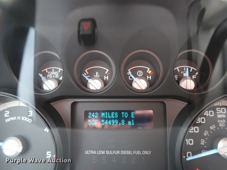 image for item FE9748 2011 Ford F250 Super Duty XL SuperCab flatbed pickup truck