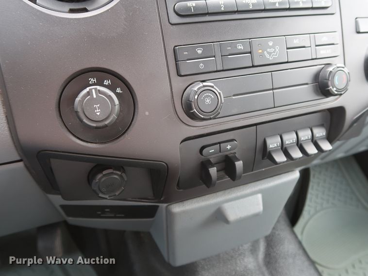 image for item FE9748 2011 Ford F250 Super Duty XL SuperCab flatbed pickup truck