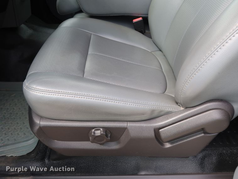 image for item FE9748 2011 Ford F250 Super Duty XL SuperCab flatbed pickup truck