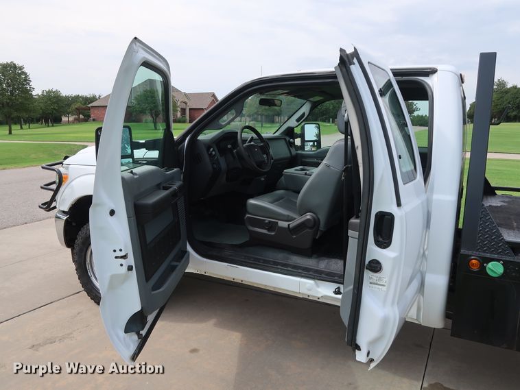 image for item FE9748 2011 Ford F250 Super Duty XL SuperCab flatbed pickup truck