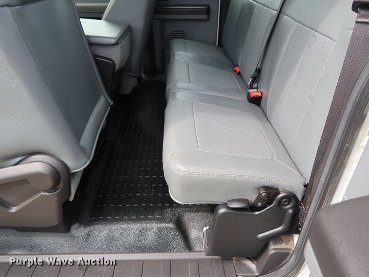 image for item FE9748 2011 Ford F250 Super Duty XL SuperCab flatbed pickup truck