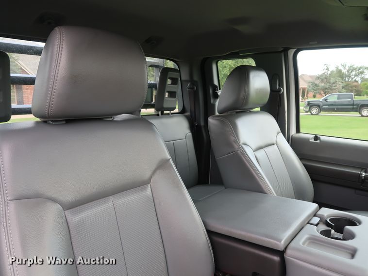 image for item FE9748 2011 Ford F250 Super Duty XL SuperCab flatbed pickup truck