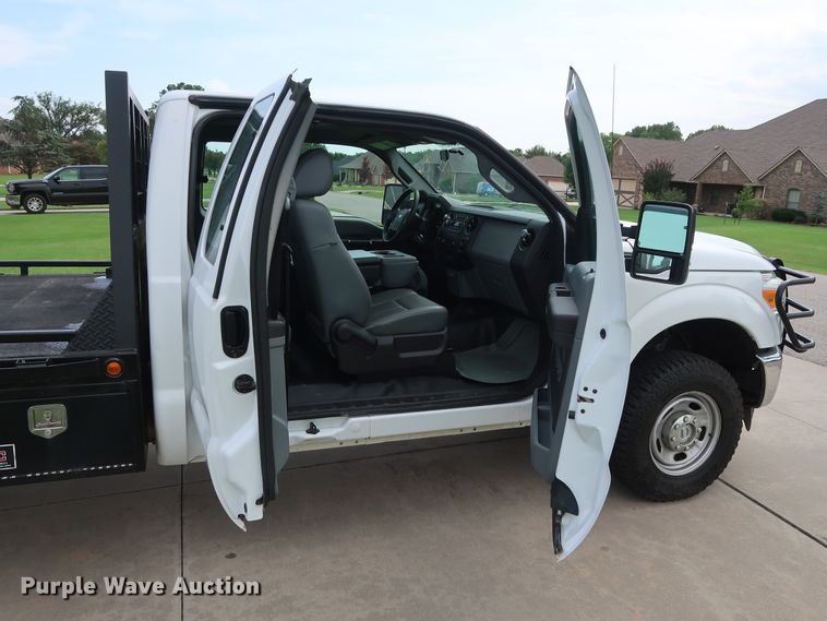 image for item FE9748 2011 Ford F250 Super Duty XL SuperCab flatbed pickup truck