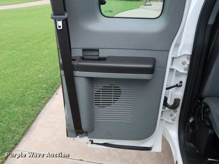 image for item FE9748 2011 Ford F250 Super Duty XL SuperCab flatbed pickup truck