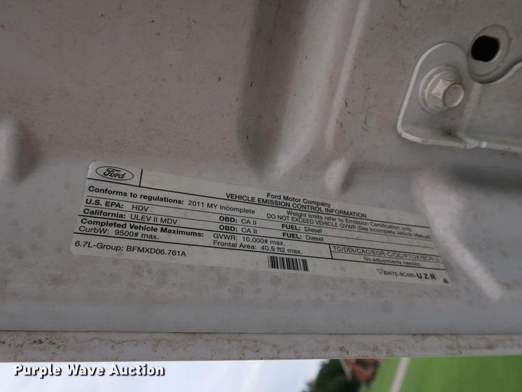 image for item FE9748 2011 Ford F250 Super Duty XL SuperCab flatbed pickup truck