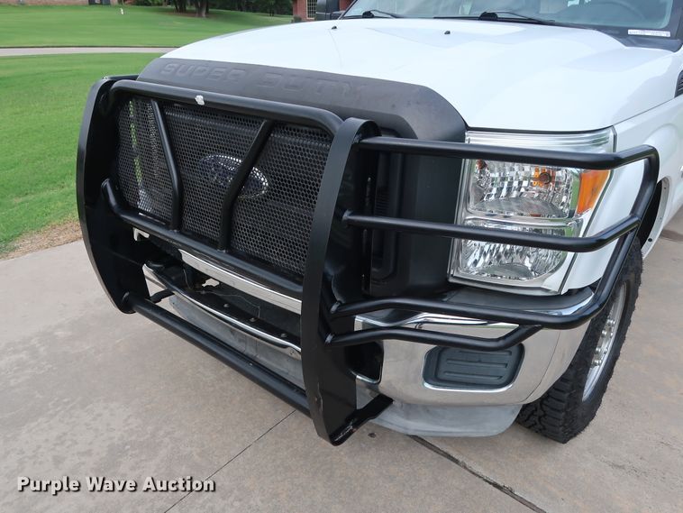 image for item FE9748 2011 Ford F250 Super Duty XL SuperCab flatbed pickup truck