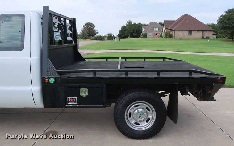 image for item FE9748 2011 Ford F250 Super Duty XL SuperCab flatbed pickup truck