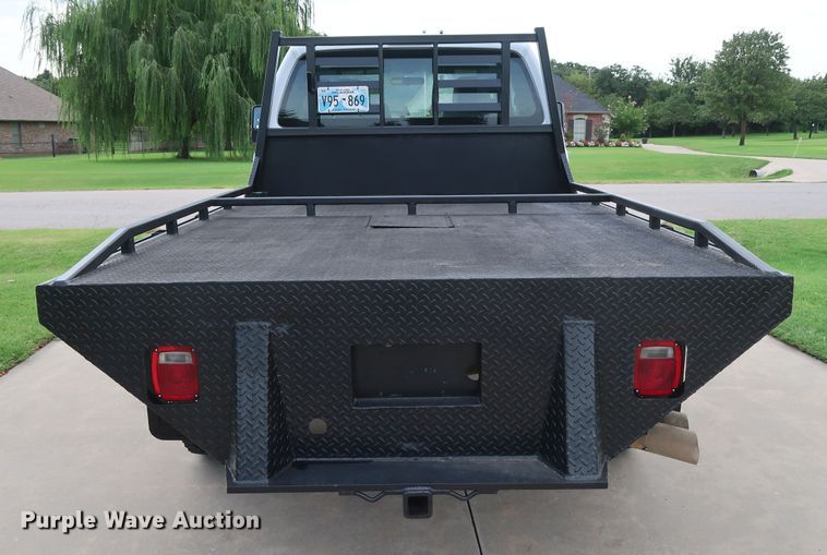 image for item FE9748 2011 Ford F250 Super Duty XL SuperCab flatbed pickup truck