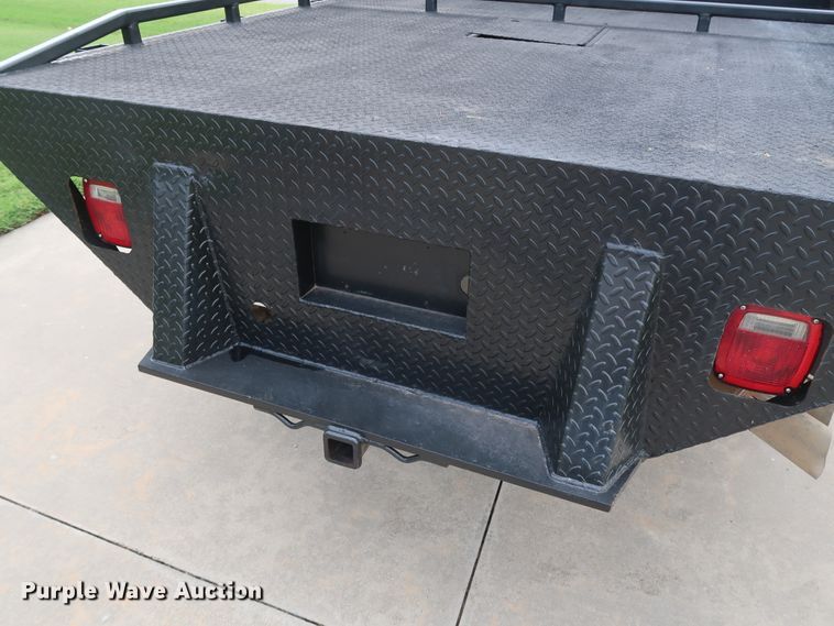 image for item FE9748 2011 Ford F250 Super Duty XL SuperCab flatbed pickup truck