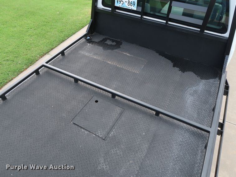 image for item FE9748 2011 Ford F250 Super Duty XL SuperCab flatbed pickup truck