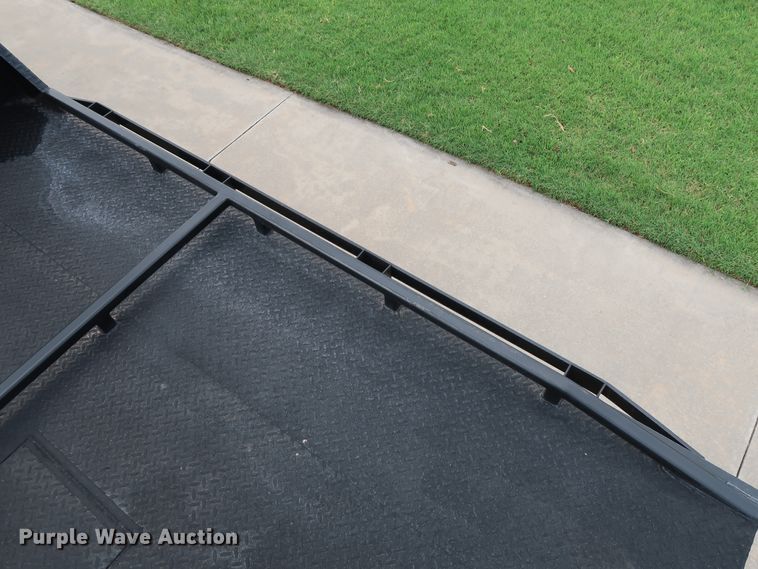 image for item FE9748 2011 Ford F250 Super Duty XL SuperCab flatbed pickup truck