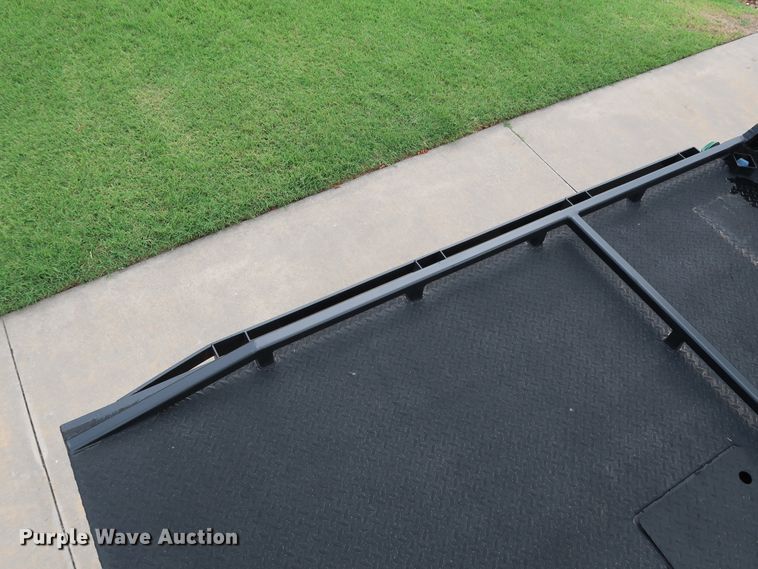 image for item FE9748 2011 Ford F250 Super Duty XL SuperCab flatbed pickup truck