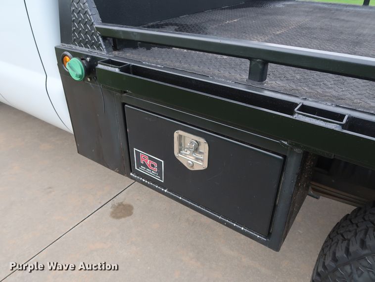 image for item FE9748 2011 Ford F250 Super Duty XL SuperCab flatbed pickup truck