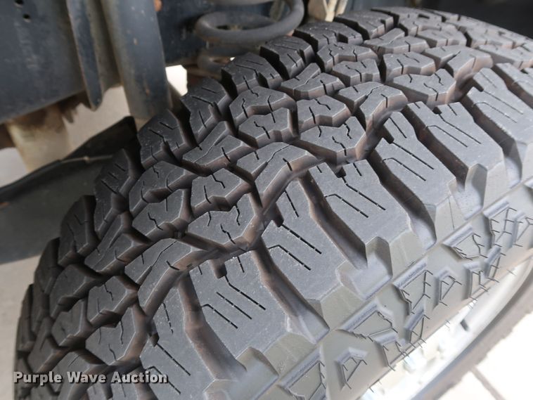 image for item FE9748 2011 Ford F250 Super Duty XL SuperCab flatbed pickup truck