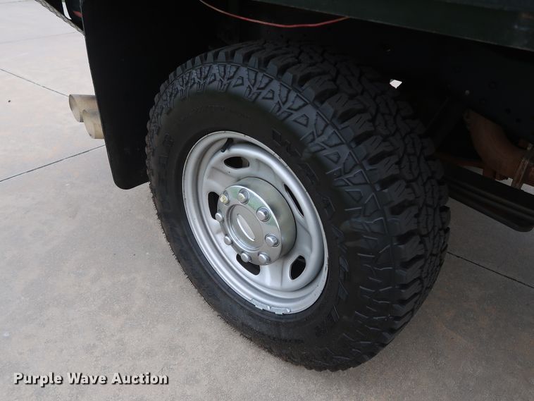 image for item FE9748 2011 Ford F250 Super Duty XL SuperCab flatbed pickup truck