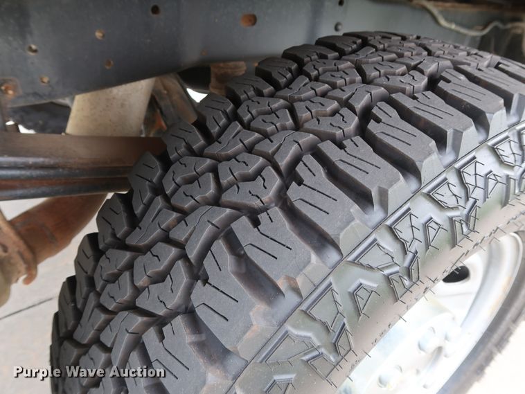 image for item FE9748 2011 Ford F250 Super Duty XL SuperCab flatbed pickup truck