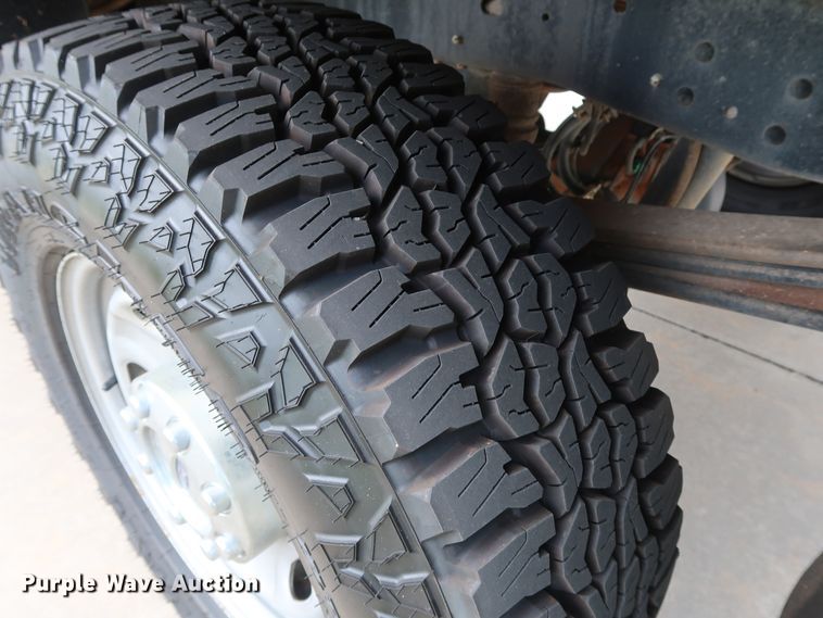 image for item FE9748 2011 Ford F250 Super Duty XL SuperCab flatbed pickup truck