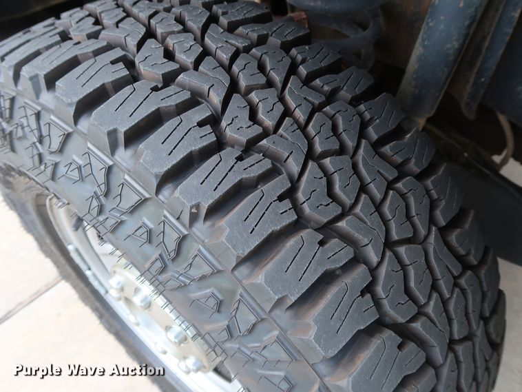 image for item FE9748 2011 Ford F250 Super Duty XL SuperCab flatbed pickup truck