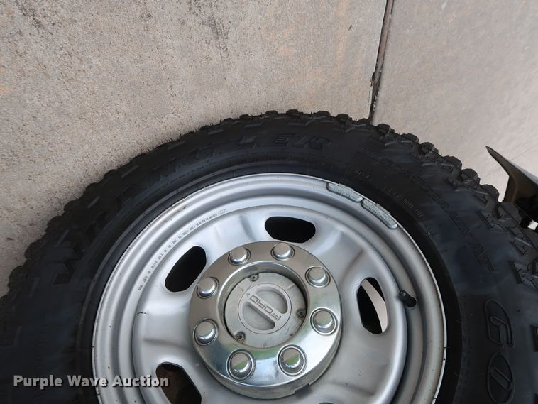 image for item FE9748 2011 Ford F250 Super Duty XL SuperCab flatbed pickup truck