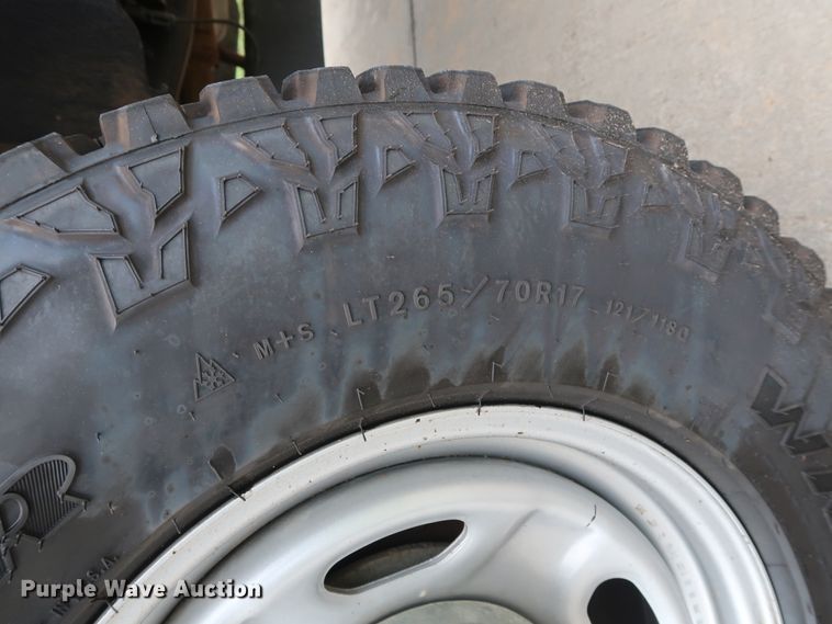 image for item FE9748 2011 Ford F250 Super Duty XL SuperCab flatbed pickup truck