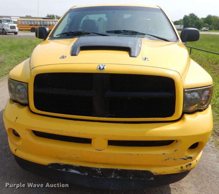 image for item FH9415 2005 Dodge Ram 1500 Rumble Bee pickup truck
