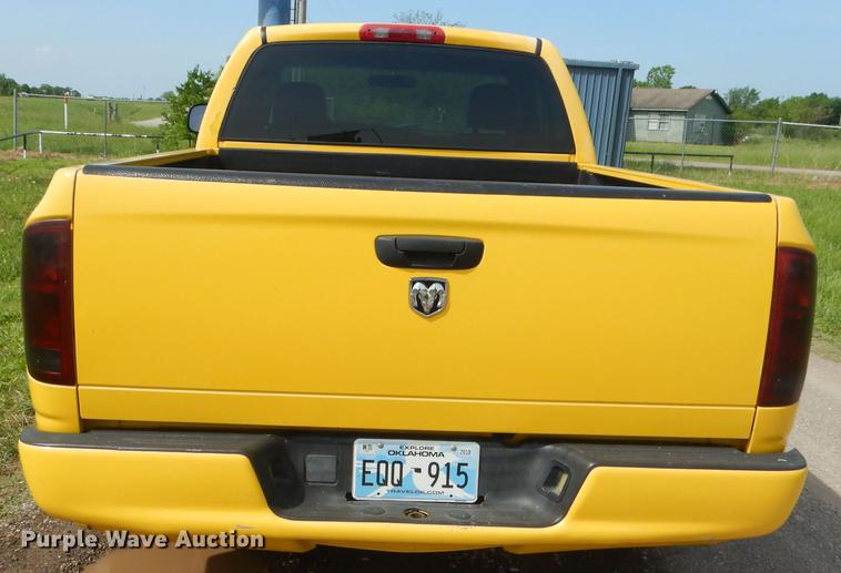 image for item FH9415 2005 Dodge Ram 1500 Rumble Bee pickup truck