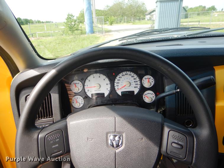 image for item FH9415 2005 Dodge Ram 1500 Rumble Bee pickup truck